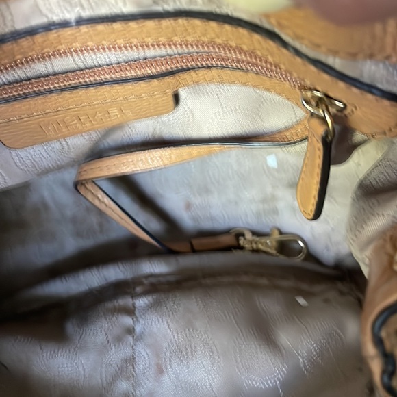 Camel color Michael kors bag - Picture 3 of 8